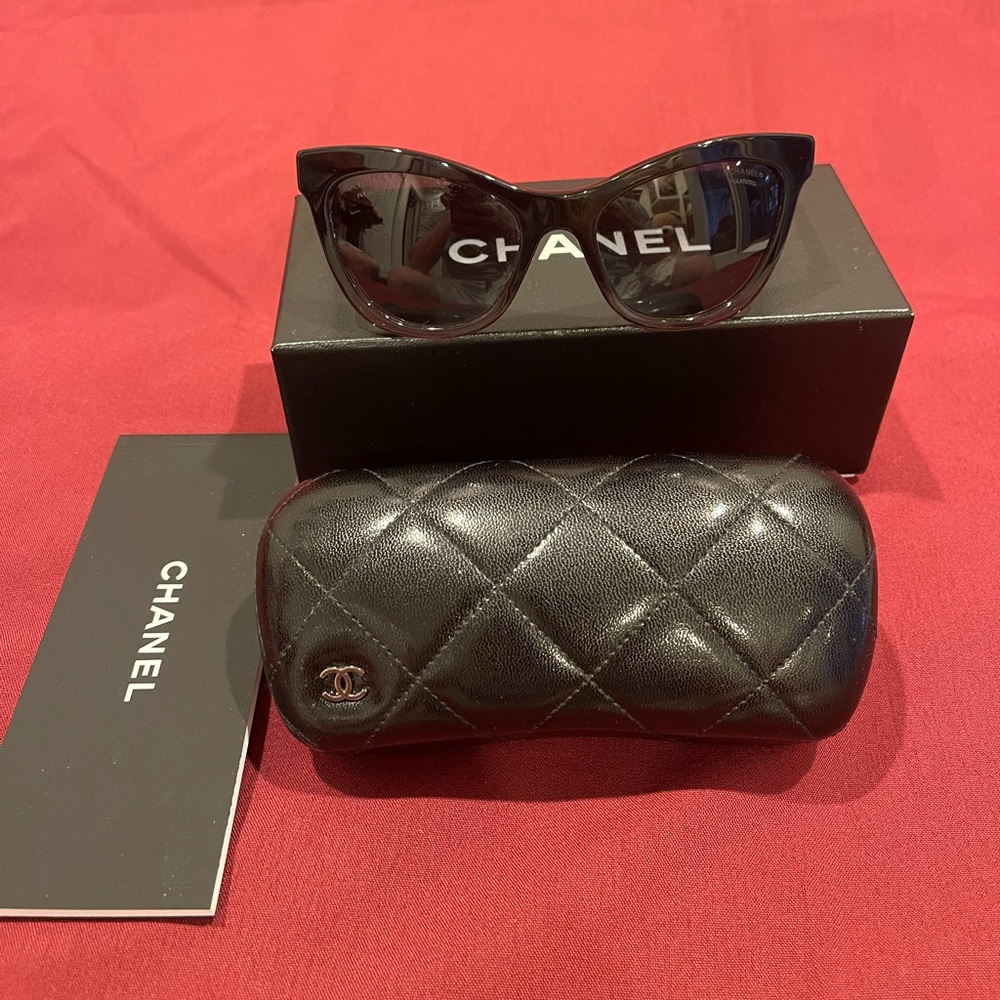 CHANEL Glossy Black Cat-Eye Sunglasses with Quilted Case